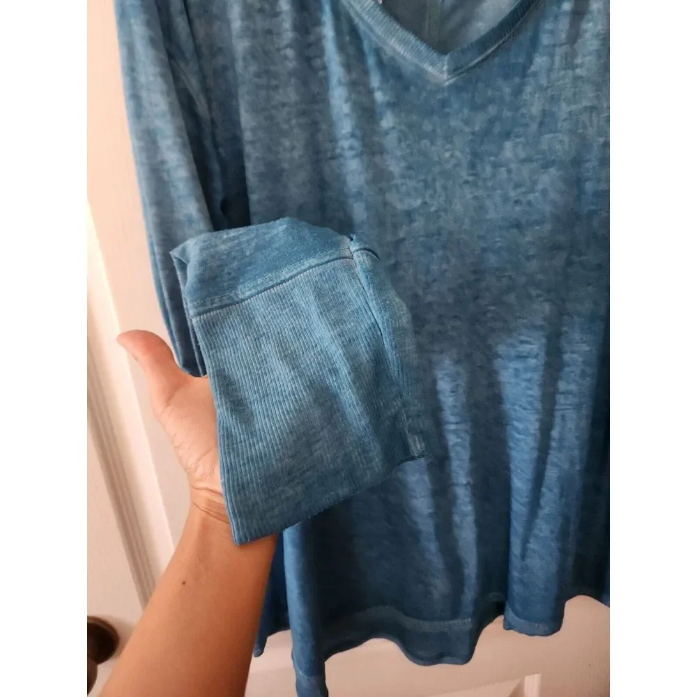 Maurices 24/7 Women's  V-Neck Lightweight Sweater Long Sleeve Cotton Blue size L